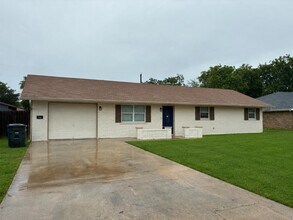 Building Photo - 256 Glenbrook Dr