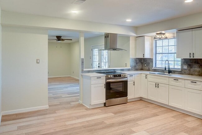 Building Photo - 310 Pebble Creek Dr