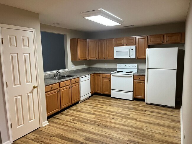 Building Photo - Farragut 2BR 2BA, 2 Car garage one-level c...