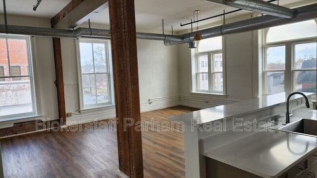 Building Photo - 1204 First Avenue