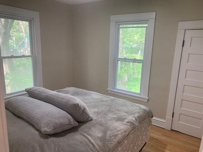 Dormitorio 1 - 1046 19th Ave SE
