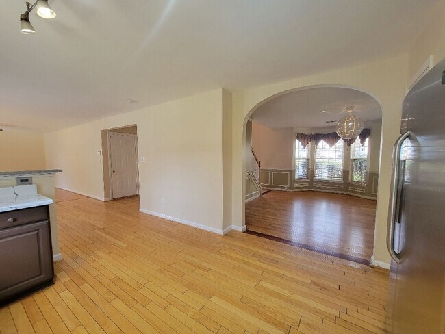 Foto del edificio - 4702 Ambridge Dr...Cul-De-Sac lot....Chast...