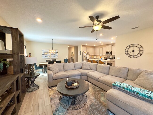 Building Photo - Sophisticated 4-Bed, 3-Bath Haven: 2 Maste...