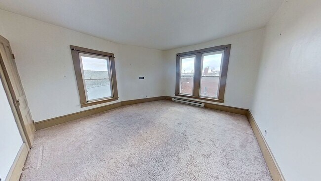 Foto del edificio - Spacious 2 Bedroom Apartment
