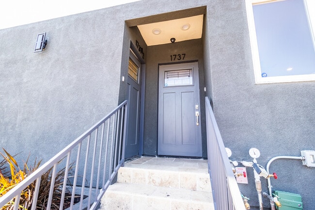 Building Photo - 1737 S Longwood Ave