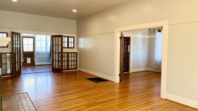 Foto del edificio - 130 E Malone St