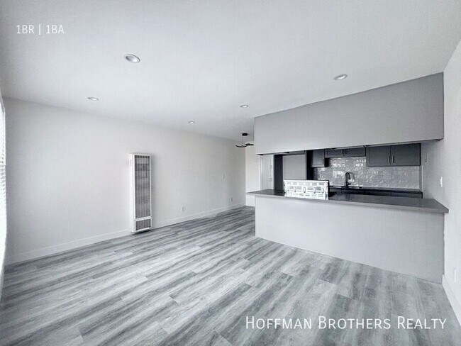 Foto del edificio - 1052 Browning Blvd