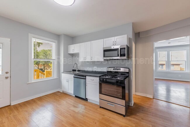 Foto del edificio - 3517 S Lituanica Ave