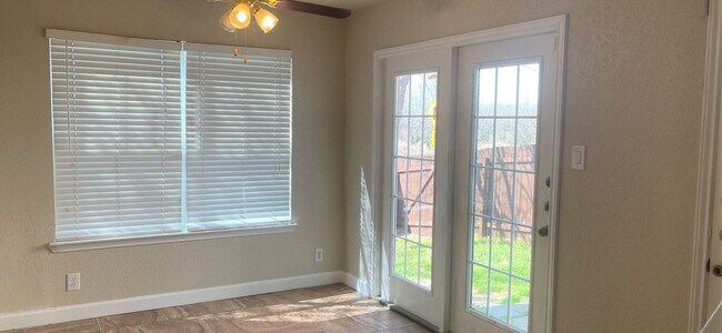 Foto del edificio - 4603 Adkins Trail