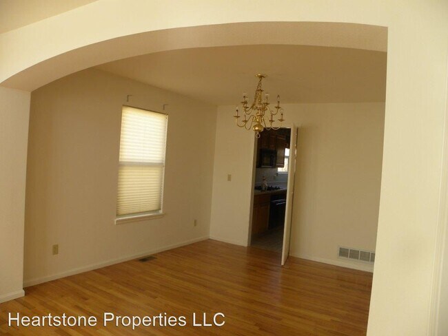 Building Photo - 5 br, 3.5 bath House - 723 Huntington Drive
