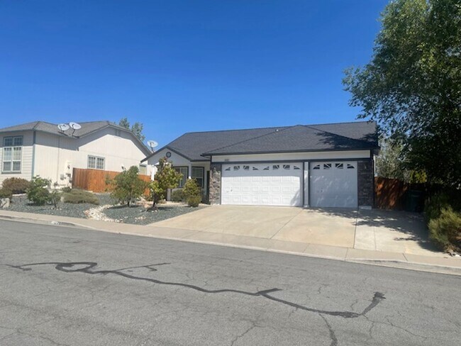 Building Photo - Beautiful and spacious home in North West ...