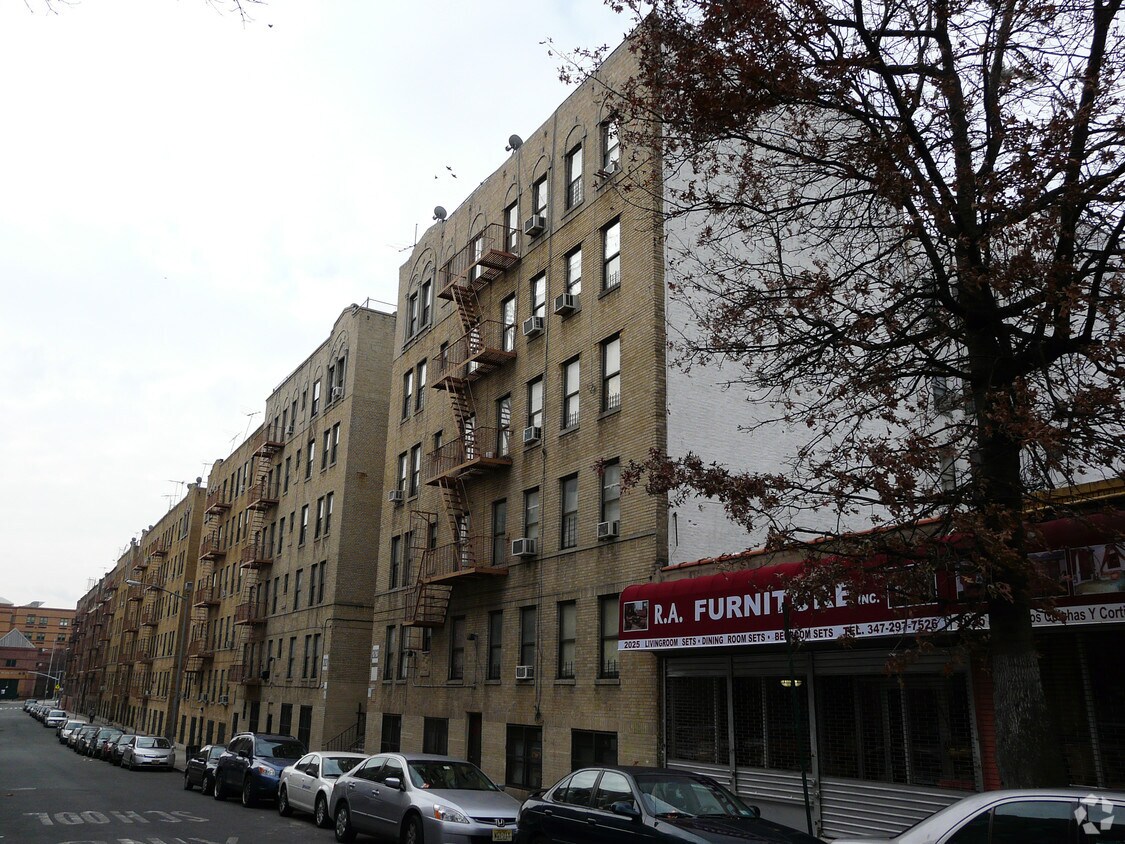 Foto principal - 2021 Davidson Ave