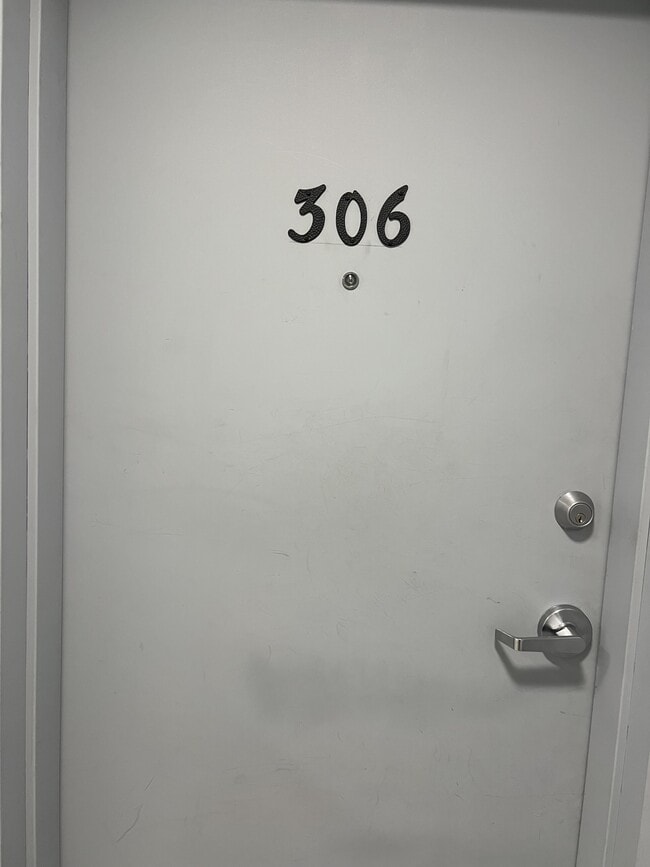 Building Photo - 625 Borthwick Ave