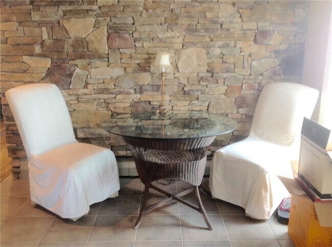 Foto del edificio - 11 Rutherford Ct