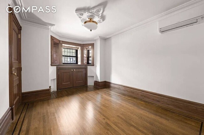 Foto del edificio - 323 Washington Ave