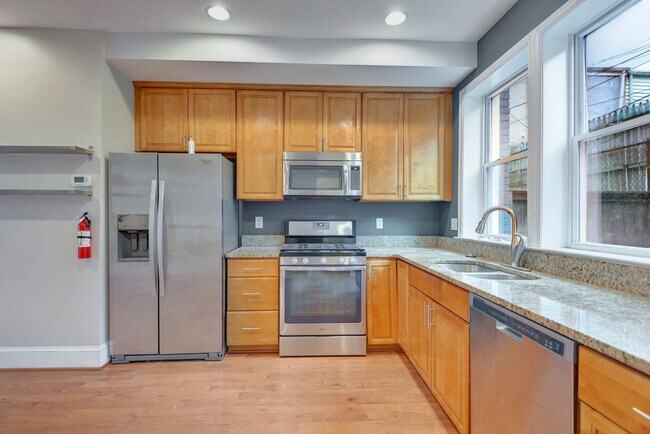 Foto del edificio - 1425 C St NE