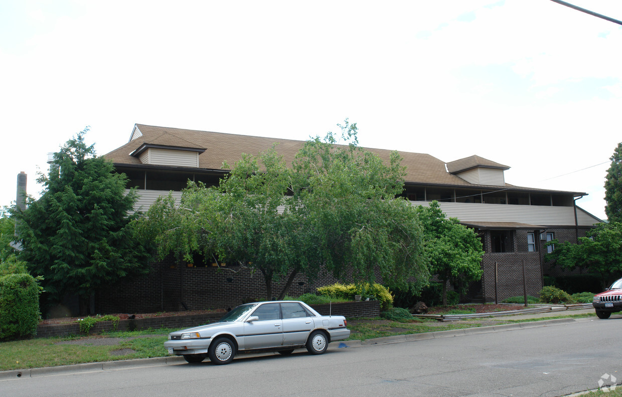 Foto del edificio - Delaware Avenue Apartments