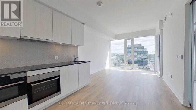 Photo du bâtiment - 158 Front St E