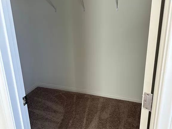 Building Photo - Move in ready home