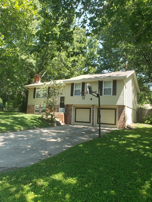 10525 N Baltimore Ave, Kansas City, MO 64155 House Rental in Kansas