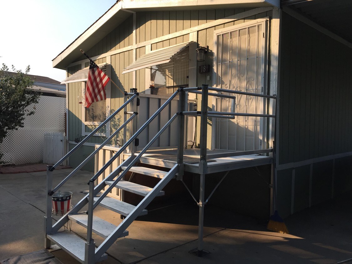 Building Photo - 13955 W Walnut Grove Rd