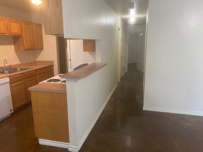 Foto del edificio - Affordable Elegance: 3 Bedroom Duplex in P...