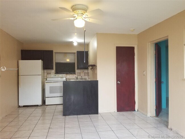 Building Photo - 400 NW 60th Way