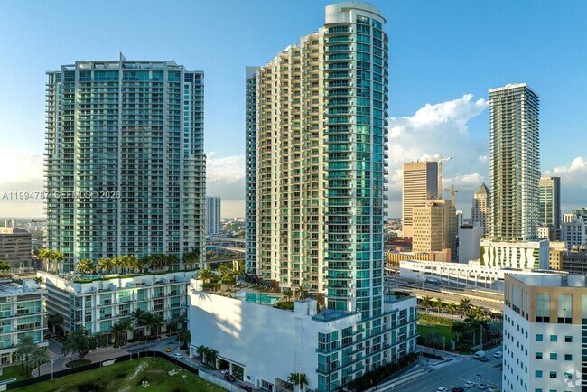 Foto del edificio - 350 S Miami Ave