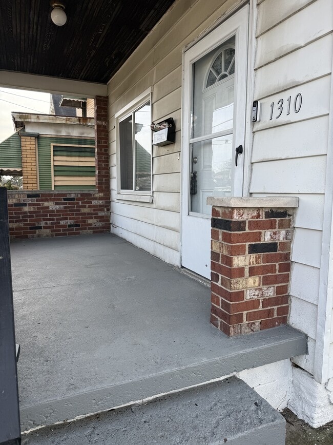 Foto del edificio - 1310 Pirl St