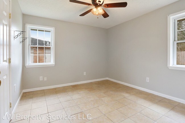 Building Photo - 3 br, 1.5 bath House - 1629 Heights Dr