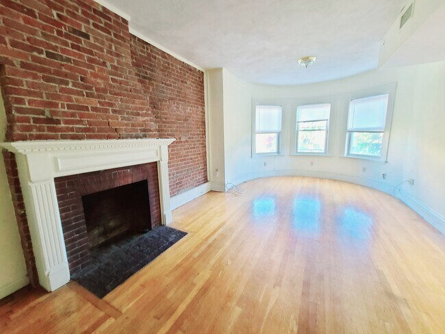 Foto del edificio - 1402 Beacon St