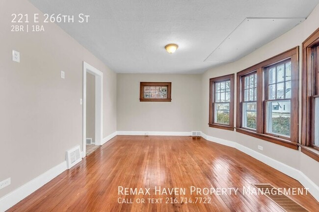Building Photo - 221 E 266th St