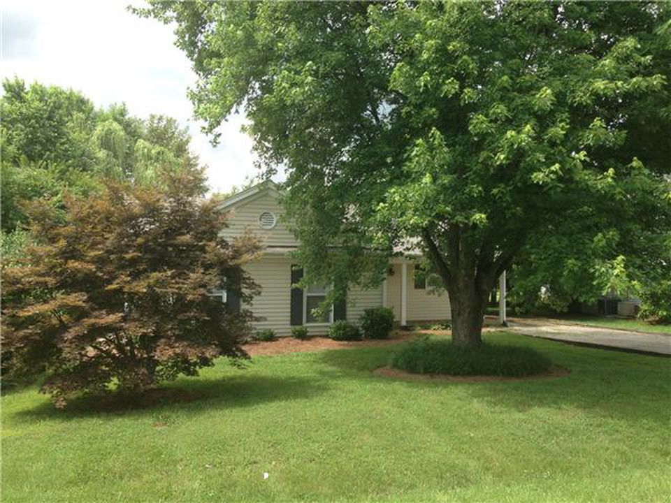 Primary Photo - 724 Riverview Dr