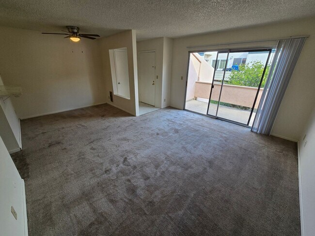 Foto del edificio - Bright Upstairs Studio Near Mesa College – Updated & Move-In Ready