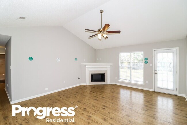 Foto del edificio - 1636 Cherry Creek Dr
