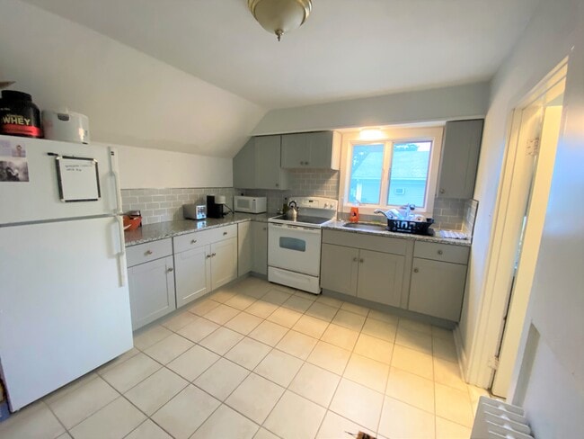 Renovated kitchen - 32 Rhode Island Ave