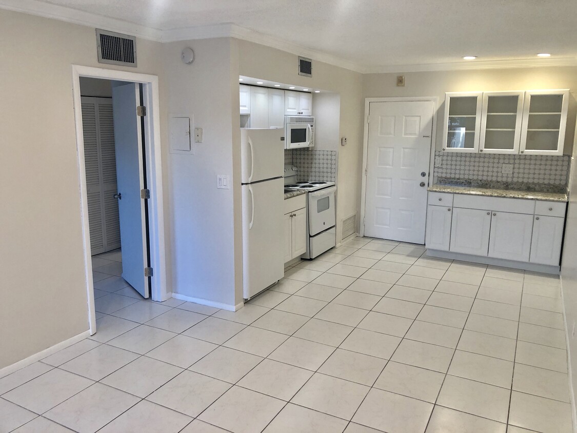 Primary Photo - 2700 Riverside Dr