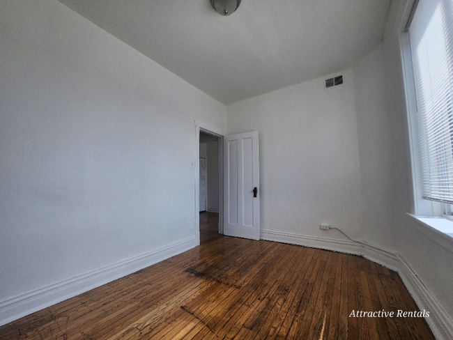Building Photo - 1158 S Mason Ave