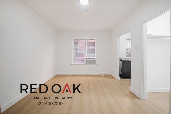 Building Photo - 1110 S Lake St