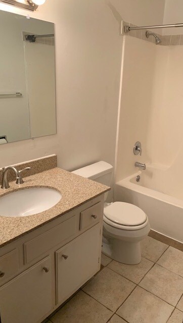 Baño completo - 1313 N 20th St
