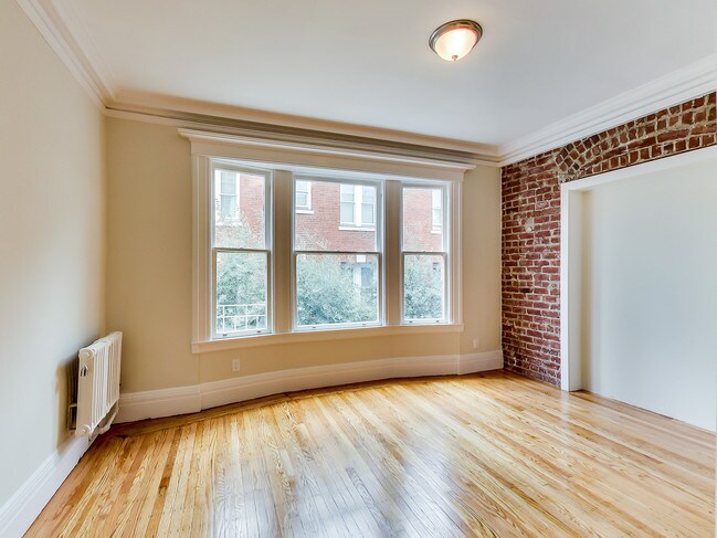 Building Photo - 655 Hyde St