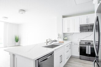 Building Photo - 1551 N Flagler Dr