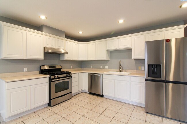 Foto del edificio - 3 Bed/2 Bath House in West Kennewick