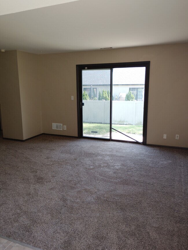 Foto del edificio - 555 Rosanne Ln