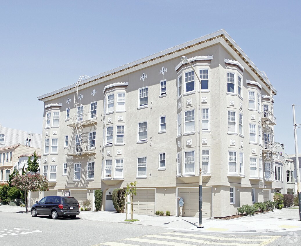 Primary Photo - 2200 North Point St