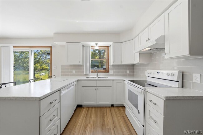 Foto del edificio - 555 Lakeview Ave