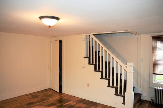 Building Photo - Two Bedroom Home with Fenced in Yard & More!