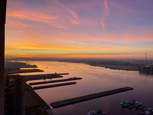 Foto del edificio - 400 E Bay St