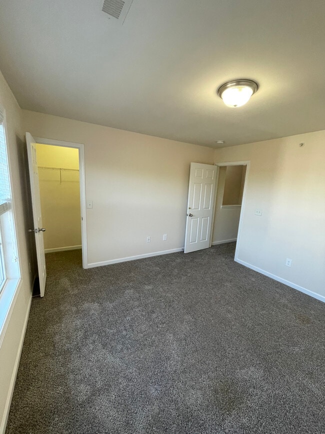 Building Photo - 4007 Clinton Ln