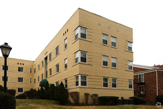 Building Photo - Cherokee Plaza